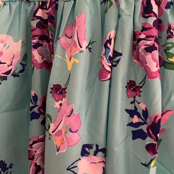 Beautiful floral dress. Size Small / Medium. - Picture 3 of 5